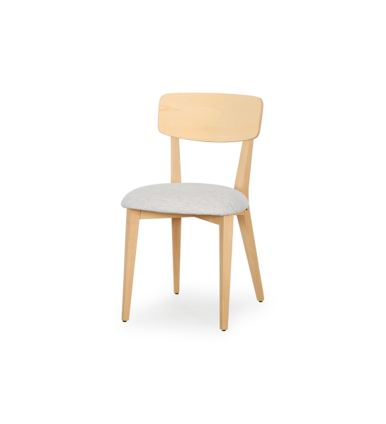 Silla en madera de fresno natural con asiento tapizado en tejido gris claro.