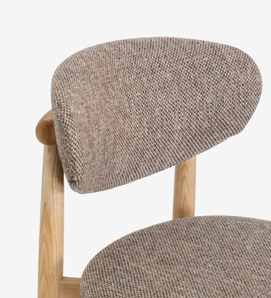 Chair in natural ash wood, with seat and backrest upholstered in multicolored fabric, primarily brown and pearl.