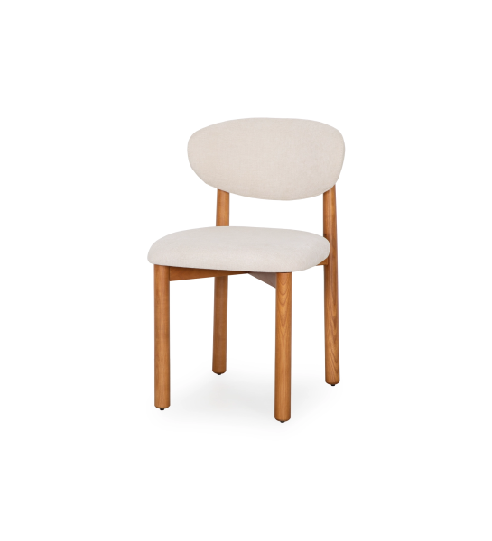 Chaise en bois de frêne couleur miel, avec assise et dossier rembourrés en tissu perle.