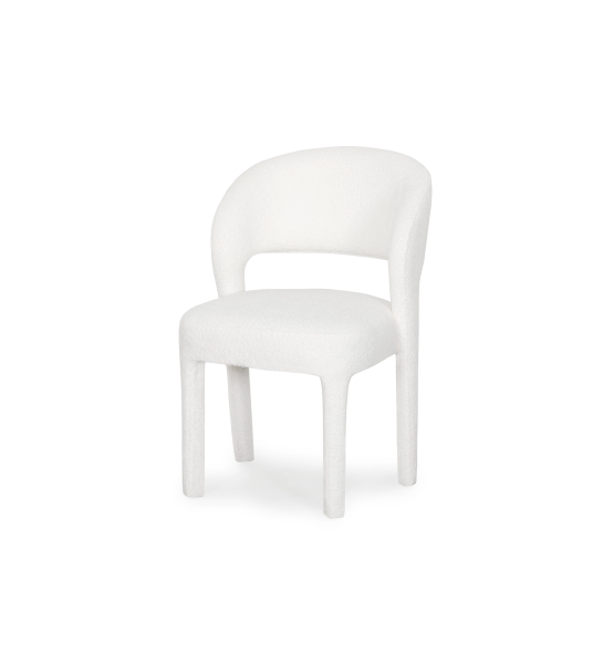Chaise recouverte de tissu blanc.