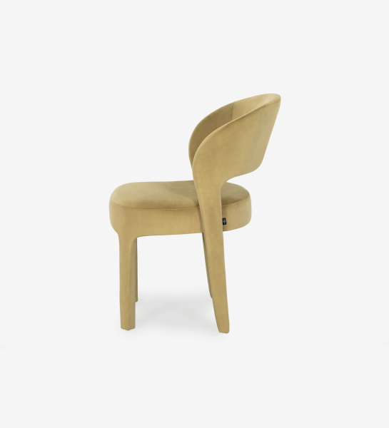 Mónaco Chair side view in mustard velvet with curved backrest
