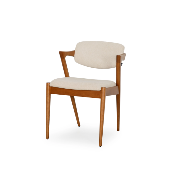 Chaise en frêne couleur miel, avec assise et dossier rembourrés en tissu beige.