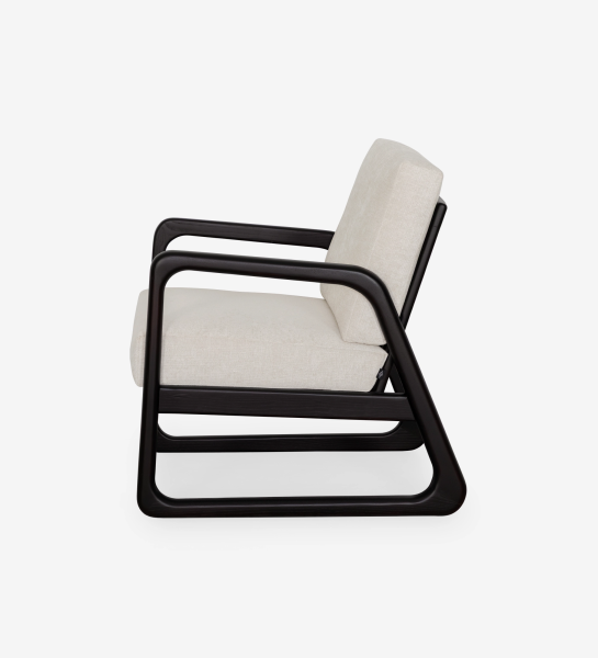 Fauteuil Antarte by IA en tissu écru, structure en bois noir, vue latérale