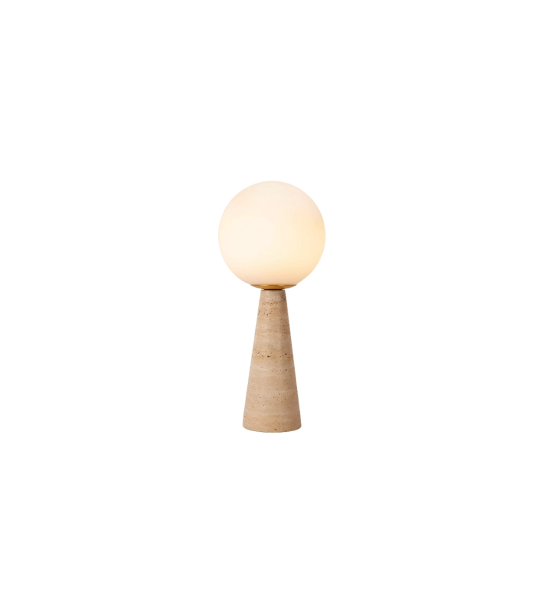 Lampe de table avec base en pierre beige et abat-jour en verre opale.