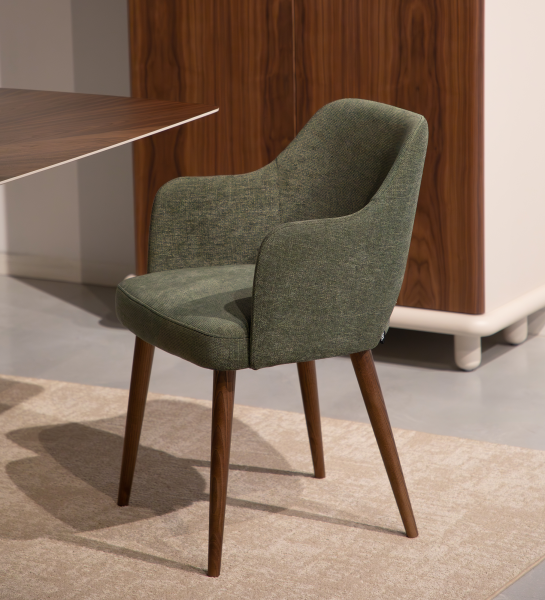 Chaise Londres verte en tissu avec accoudoirs et pieds fuselés en bois