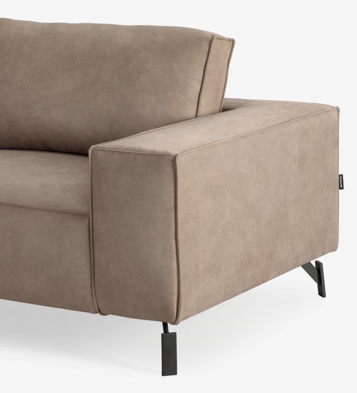 Sofá Tokyo 3 lugares estofado a tecido taupe, pés metálicos lacados a negro, 238 cm.