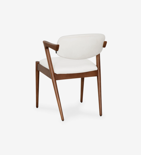 Chaise en bois de frêne couleur noyer, avec assise et dossier rembourrés en tissu perle.