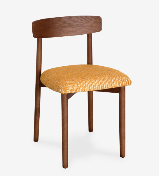 Silla de madera color nuez con asiento tapizado en tela amarilla