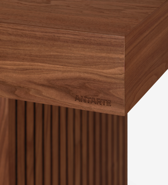 Mesa de jantar Cannes retangular 180 x 100 cm, em nogueira natural, pés com frisos.