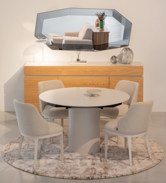 Table extensible Geneve ronde blanche avec quatre chaises beiges