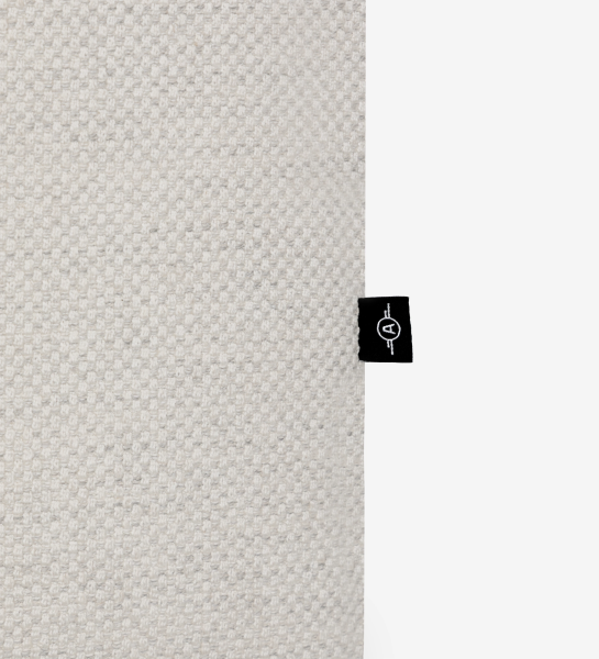 Pouf Nice tissu beige tissé gros plan avec étiquette noire