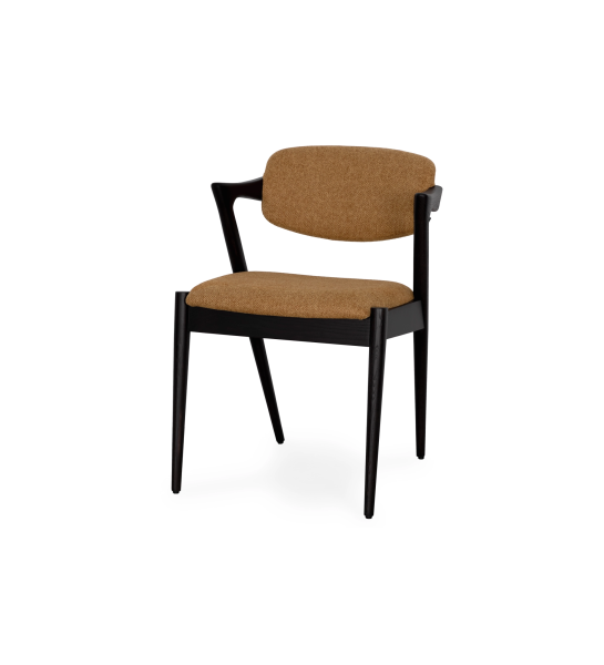 Chaise avec structure en bois de wengue, avec assise et dossier recouverts de tissu jaune.