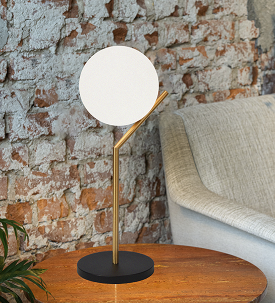 Candeeiro de Mesa Florença com cúpula esférica branca, haste dourada inclinada e base preta