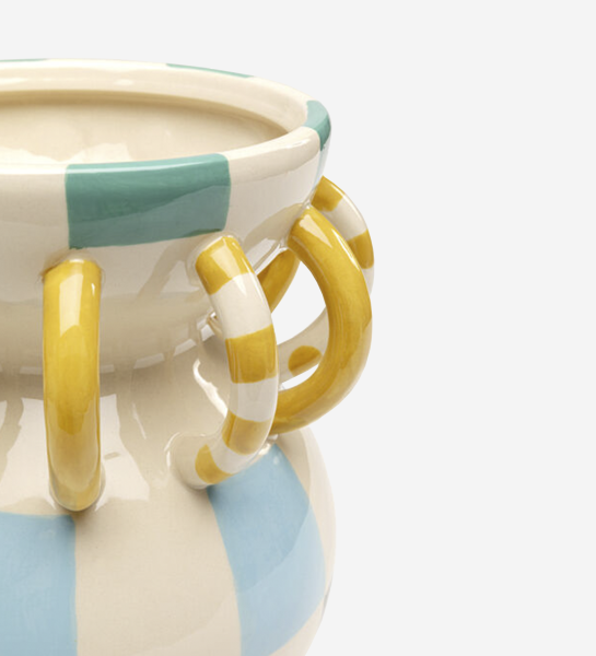 Jarra Harlequin Handle em cerâmica creme com padrões azul e verde e pegas amarelas