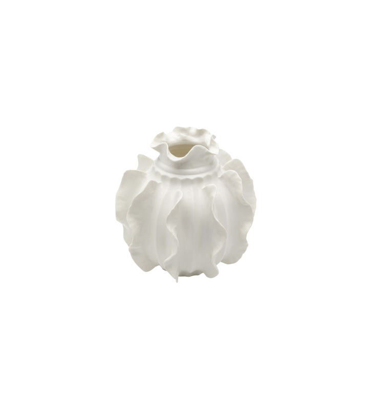 Jarrón de porcelana blanca hecho a mano.