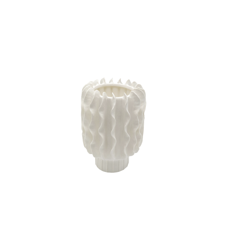 Jarrón de porcelana blanca, hecho a mano.