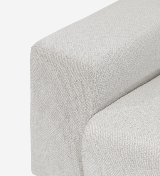 Sofá Lagos, detalle del brazo y asiento en tejido beige claro