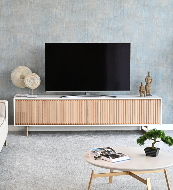 Tokyo TV stand 2 folding doors in natural oak, pearl lacquered structure and gold lacquered metal feet, 210 x 55 cm.