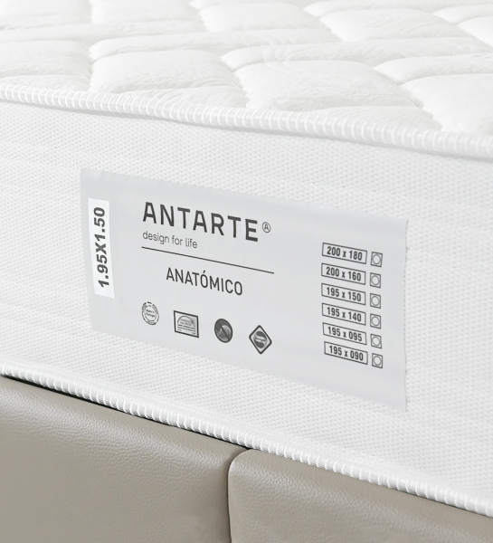 Matelas pour lit double orthopédique et anatomique composé de mousse et de ressorts, avec un maximum de confort.